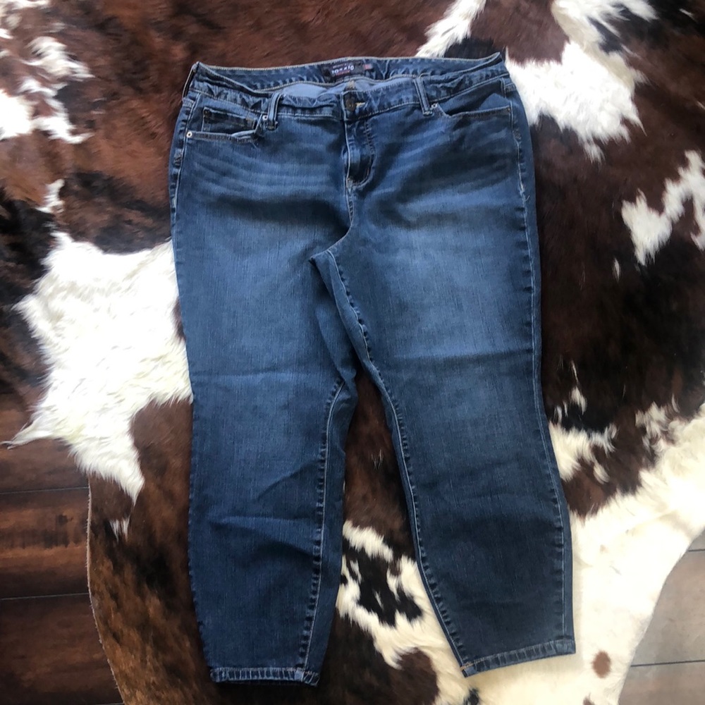 Bundle 2 get 1 free all jeans!